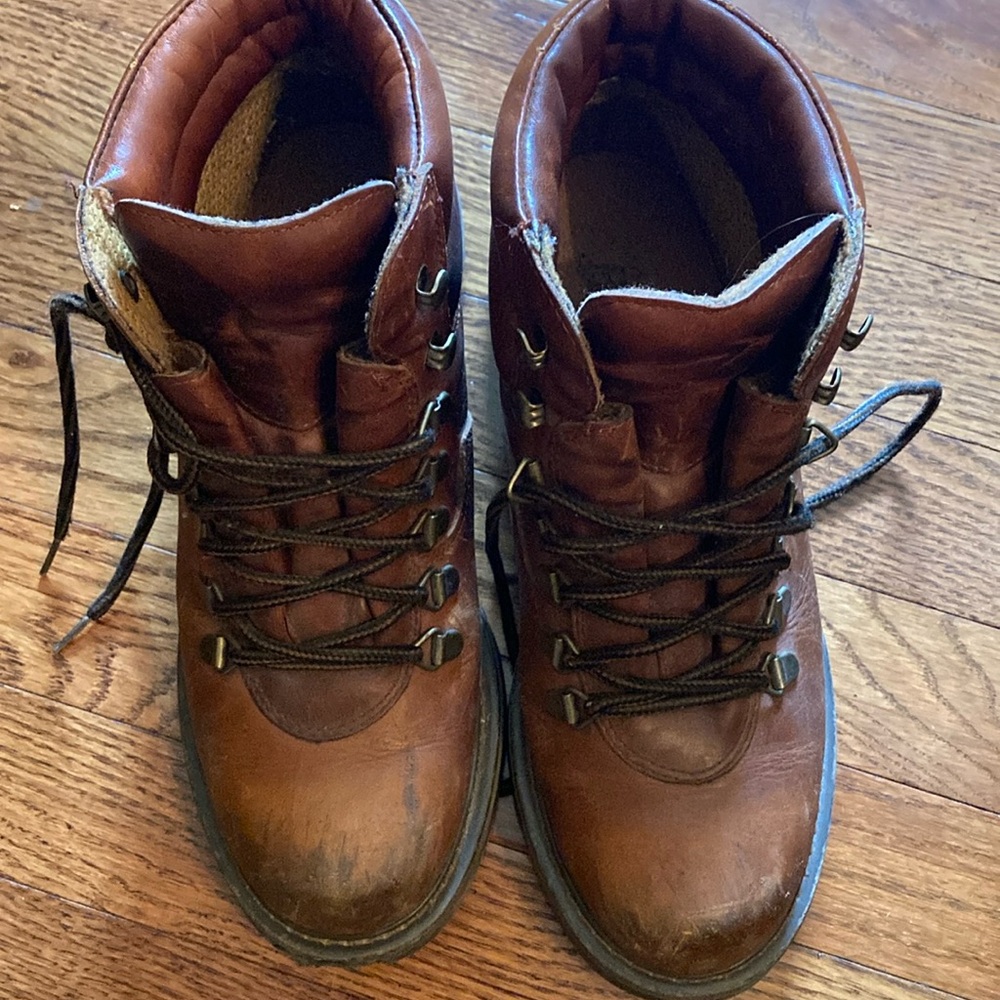Vintage Bass Women's Brown Ankle Boots size 8 (fit like size 7)